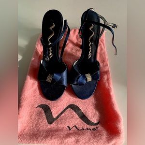 Nina dark blue heels with rimestone